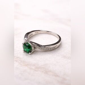 925 Sterling Silver Green Stone Ring | Size 5.75 | 2.1g